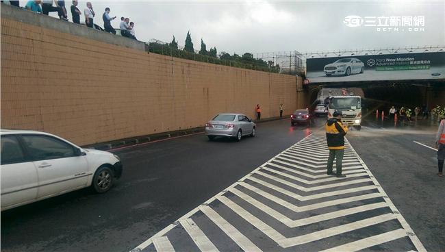 聯外道路積水排除　雙向恢復通車