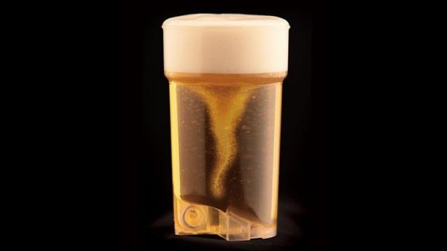 龍捲風啤酒　從下面裝泡沫不會滿出來