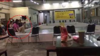 這招真「蝦」！客跳釣蝦池免費送2斤