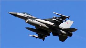 F-16噴射機▲圖／攝影者Carlos Menendez San Juan, flickr CC License
https://www.flickr.com/photos/carlos346/5167338725/