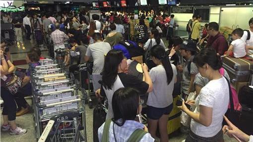 沒漏才算八卦？桃機二航廈漏水又跳電