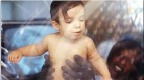 泡泡男孩 （圖／翻攝自每日郵報）