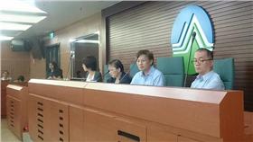 環署打算在2021年禁用四氯乙烯乾洗，毒管處為此與業者舉辦公聽會。攝影：環境資訊中心賴品瑀。