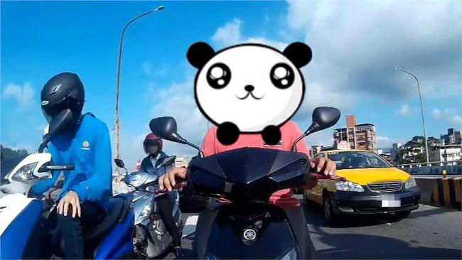 對行車記錄器做這件事　他讓網友笑了