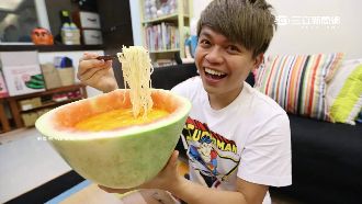 蔡阿嘎創意料理　西瓜＋泡麵能消暑？