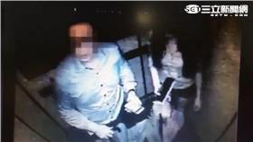 小萱幫開門還給LINE竟被色男摸胸（翻攝畫面）