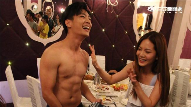 炎亞綸嗨脫衣　曾之喬賴琳恩摸肌熱舞