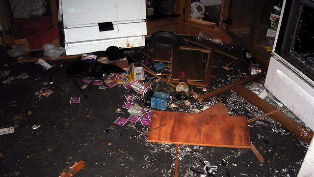 惡房客租約到期落跑　屋內垃圾大爆滿