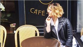 Laura Jane Williams
分手/縱慾/性愛/作家https://www.instagram.com/superlativelylj/?hl=zh-tw