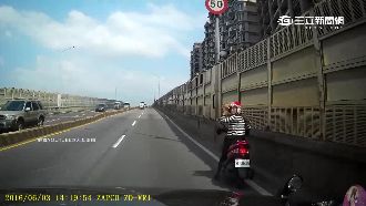 女騎士誤闖汽車道　暖男駕駛幫忙護送