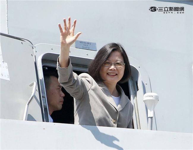 總統蔡英文（4）日前往蘇澳海軍基地視導沱江艦，並搭艦出海。（記者邱榮吉/蘇澳拍攝）