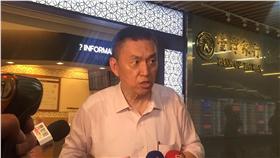 TD
桃機好熱 費鴻鈞盼今天內恢復空調
受到暴雨影響造成桃機大淹水且停電，第二航廈空調至
4日尚未恢復，熱翻工作人員與旅客，桃機公司總經理
費鴻鈞（圖）表示，希望今天內能恢復空調電力。
中央社記者卞金峰攝 105年6月4日