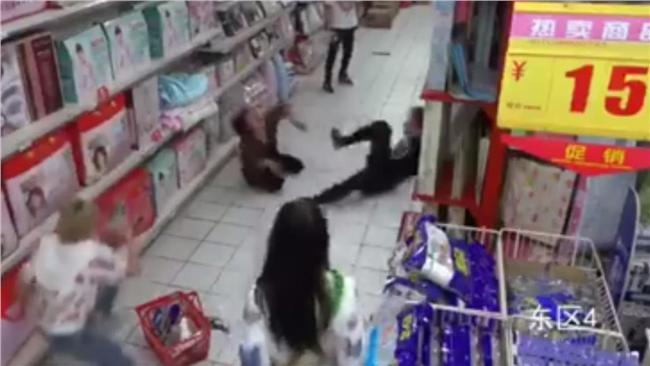 大白天鬼上身？陸女疑似中邪嚇壞眾人