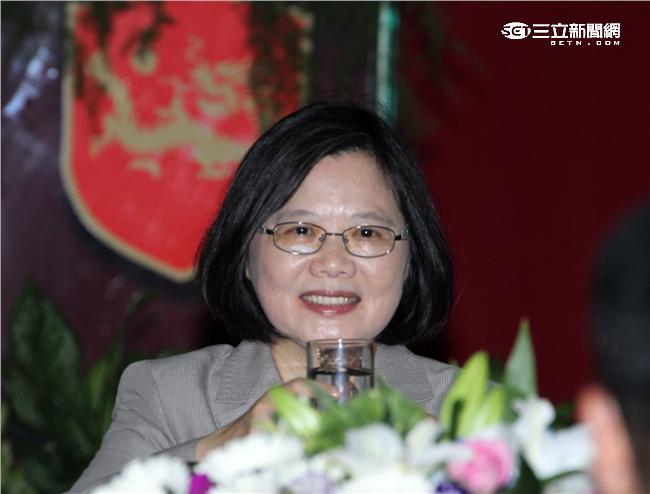 蔡英文視導金六結營區，與大家共進午餐。（記者邱榮吉/蘇澳拍攝）