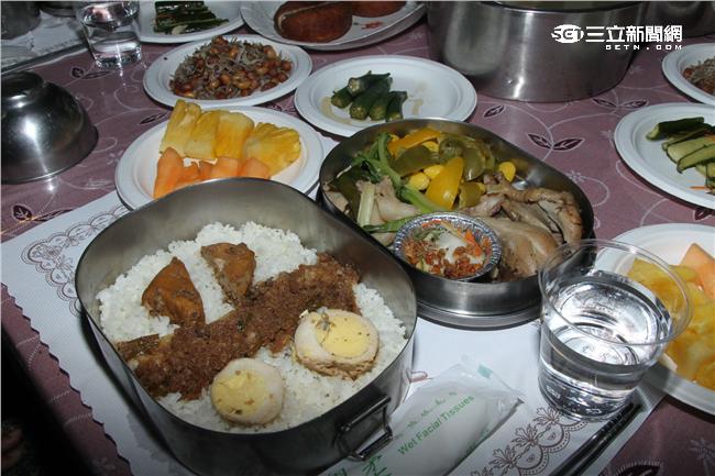 蔡英文視導金六結營區，與大家共進午餐。（記者邱榮吉/蘇澳拍攝）