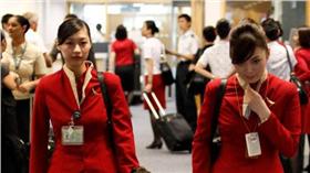 飛機,空姐,國泰航空,服務
圖／翻攝自Cathay Pacific Airways臉書