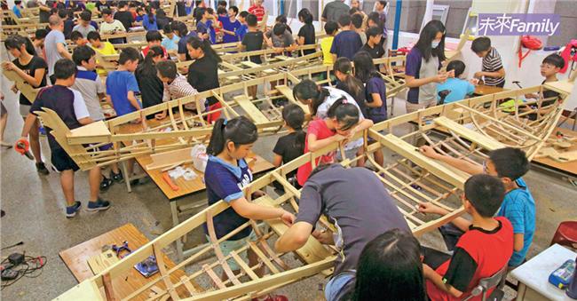 打造獨木舟　透過「動手」激發學習