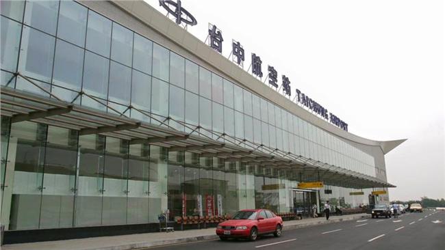 跑道破損搶修成功　清泉崗機場已開放