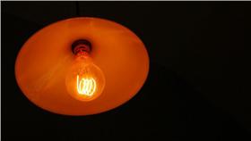 燈泡、燈光（Flickr/audi_insperation）
https://goo.gl/qim6eI