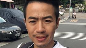 一休（圖／翻攝自一休臉書粉絲專頁）
https://www.facebook.com/yihugh/photos/pb.1397315953861894.-2207520000.1465030413./1739348739658612/?type=3&theater