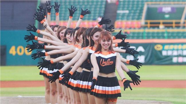 影／統一UG女孩　千手觀音開球吸睛