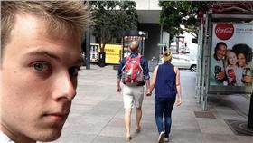 情侶,電燈泡/imgur：earthyhillgivens