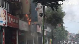 影／樹林傳大火　飲料店招牌全燒光