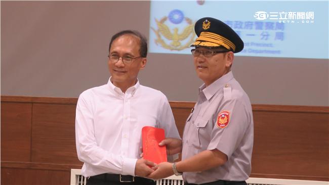 撤告太陽花後　林全探視中正一分局