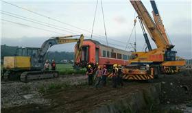 台鐵出軌搶修
https://www.facebook.com/fun%E8%87%BA%E9%90%B5-235657946472703/photos