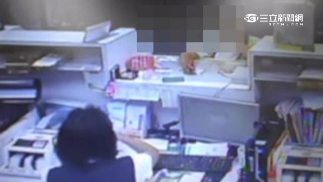 婦人誤信兒欠錢遭押　銀行員機警報警