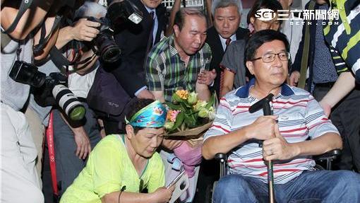 前總統陳水扁回台北出席募款餐會,搭高鐵至台北先回民生東路老家休息。(記者邱榮吉/攝影)