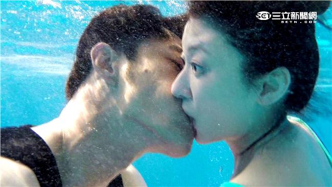 黃騰浩水中吻林逸欣　魔王浩糗被摑掌