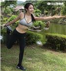 正妹莉娜Lena身材高挑性感，性感中又帶點可愛小女人的氣質，緊身的衣著盡顯好身材。（記者邱榮吉/攝影）
