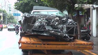 租R8超跑耍帥撞車　維修費恐破百萬