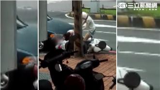女友勸架沒用！駕駛互毆打趴在引擎蓋