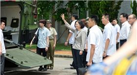 蔡英文,視導,憲兵,239營,國軍,軍人,弟兄,軍隊,裝甲部隊,雲豹,戰鬥,勤務-圖／軍聞社提供