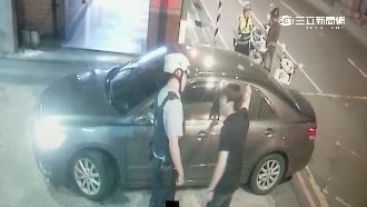 員警臨檢擋車道　住戶要求移車被逮捕