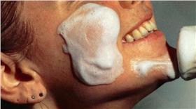 洗臉
https://www.flickr.com/photos/missmorice/14243763889/in/photolist-nGF1L2-nffma2-b1P8v-hDkiwj-dXS8G4-ao1wjp-tqjUxE-mtVS1N-59rhNe-7Eimjr-bRAuWZ-ouemF7-6MEZUd-BKLQQx-8Y9hrR-dPk4R8-8r3V1K-dMbTxT-bA92Uk-9MrhhB-CERFsE-CzRPvP-btGWaX-tS447-ouemZo-mbL3xa-nJDSB3-o7iCyw-oue5DE-bVLFy6-dG3BCH-byihWN-oue1Zz-aiqurN-9qQ6K1-6T3yQj-62CsDT-uwXSNf-f1Nhwe-76x1Ft-r9hTkh-dG3Btv-272zw-oueHxg-oLHMdt-6djfMt-CERpcU-pfKPkt-ocukPx-ib9gig