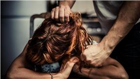 家暴,暴力,抓頭髮,動粗,毆打（示意圖／shutterstock／達志影像）