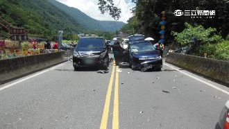 開車打瞌睡　5香港遊客駕車撞橋墩