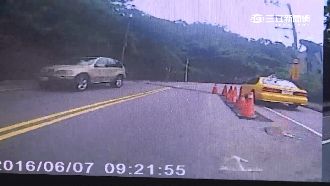 閃施工釀禍？騎士過彎失控撞水泥車亡