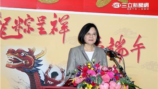 她酸蔡政府：為失意中國政客放連假
