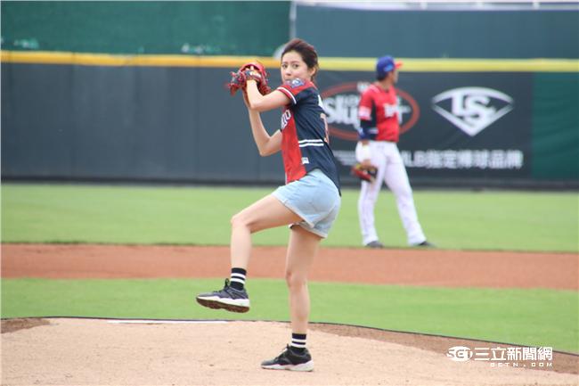 林予晞桃園開球（記者王怡翔攝）