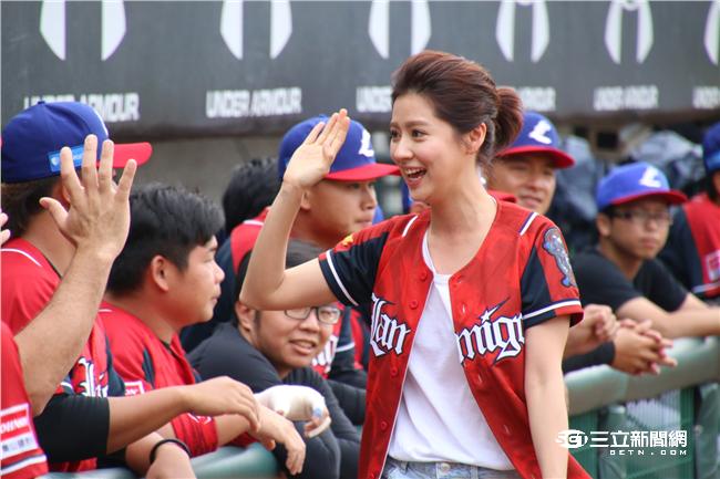 林予晞桃園開球（記者王怡翔攝）