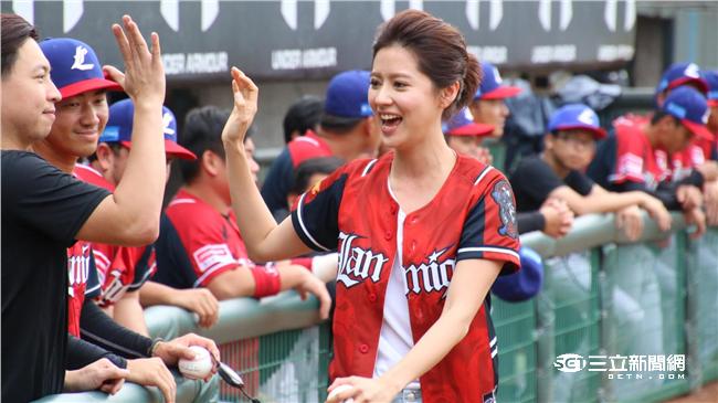 林予晞桃園開球（記者王怡翔攝）