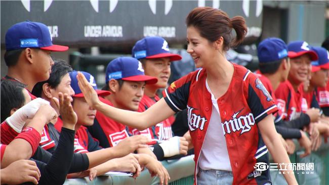 林予晞桃園開球（記者王怡翔攝）