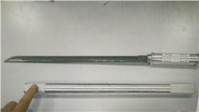 塵爆受害者陳姓少年持掃刀被逮（翻攝畫面）