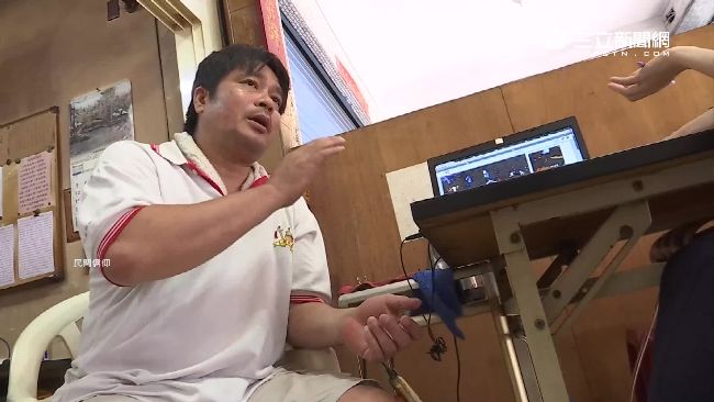 銷售員改行當壇主　問事風格網友熱議