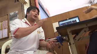 銷售員改行當壇主　問事風格網友熱議