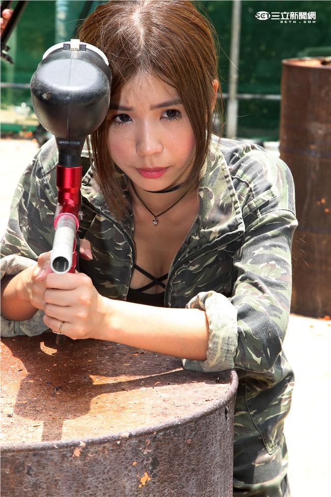 曖維多媒體/性感誌SEXY NUTS拍攝現場，甜心正妹Q匠。（記者邱榮吉/攝影）